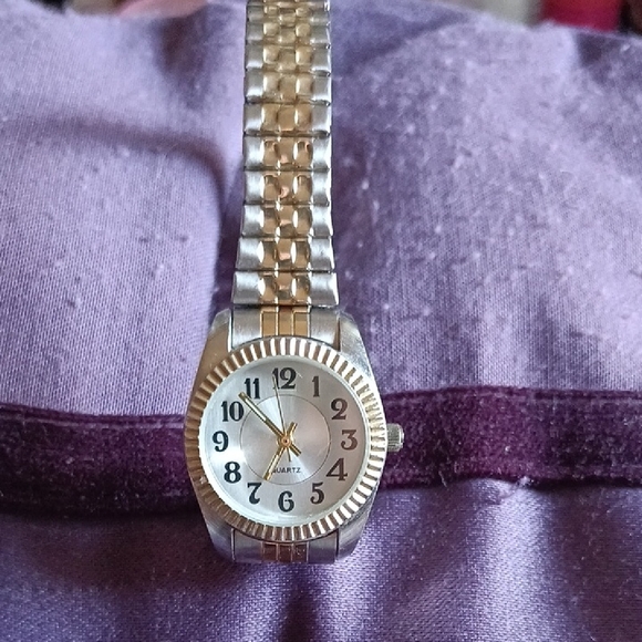 Silver and Gold Quartz Watch - Picture 1 of 5
